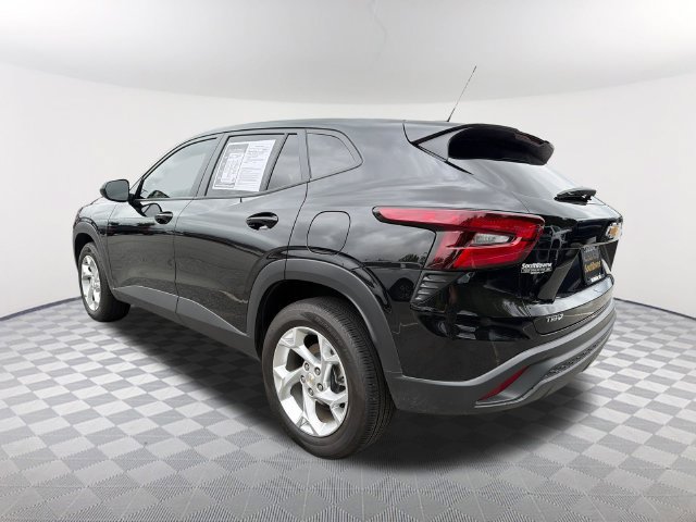 Used 2026 Chevrolet Trax LS w/ LS Convenience Package FWD image 7