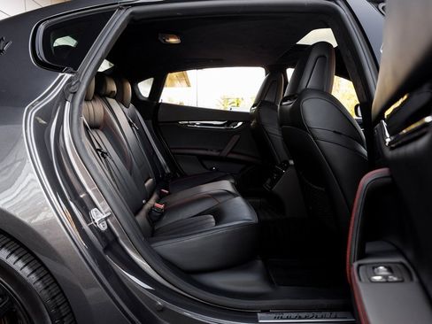 Used 2022 Maserati Quattroporte Modena image 36