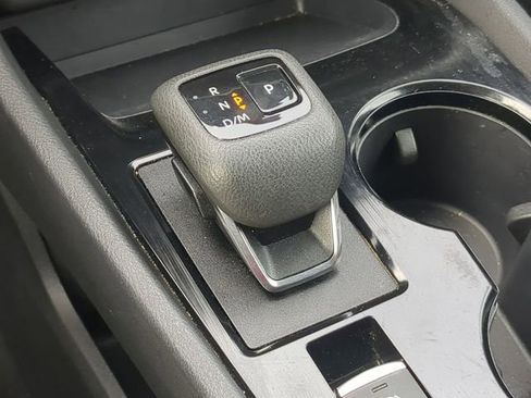 Used 2024 Nissan Rogue S image 33