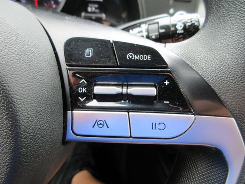 Used 2022 Hyundai Elantra SEL FWD image 24