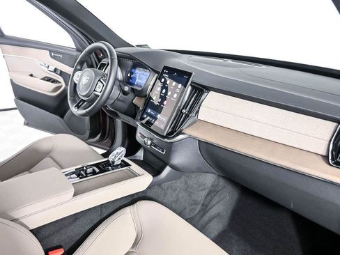 Certified 2025 Volvo XC90 T8 Plus AWD/4WD image 26