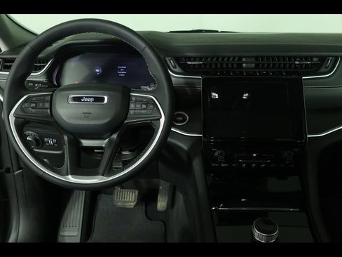 Used 2023 Jeep Grand Cherokee L Laredo image 15