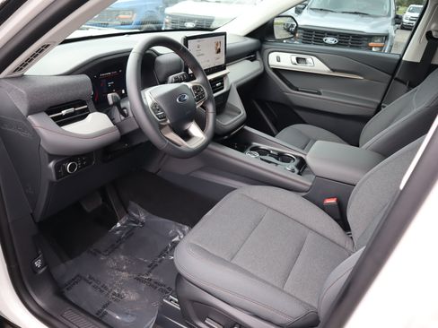 New 2025 Ford Explorer Active image 15