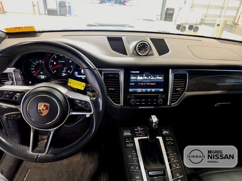 Used 2017 Porsche Macan Turbo AWD/4WD image 15
