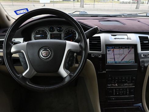 Used 2011 Cadillac Escalade Luxury image 9