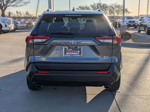 Used 2021 Toyota RAV4 XLE image 7