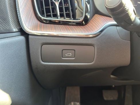 Certified 2023 Volvo XC60 B5 Plus w/ Climate Package image 31