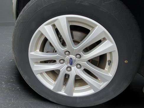 Used 2019 Ford Explorer XLT w/ Equipment Group 202A AWD/4WD image 28
