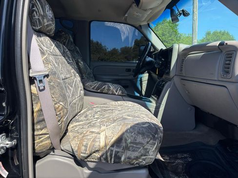 Used 2004 Chevrolet Silverado 2500 LT AWD/4WD image 10