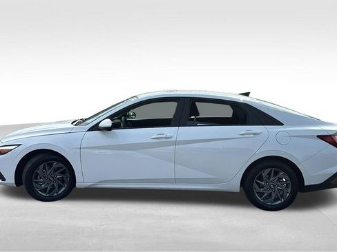 Used 2024 Hyundai Elantra SEL image 4