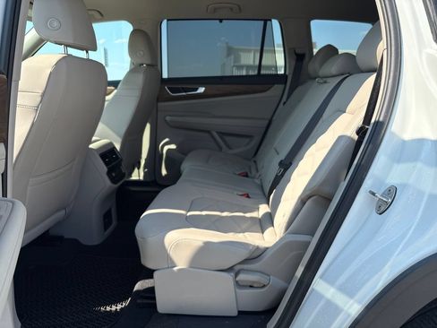 Used 2025 Volkswagen Atlas SE FWD image 33
