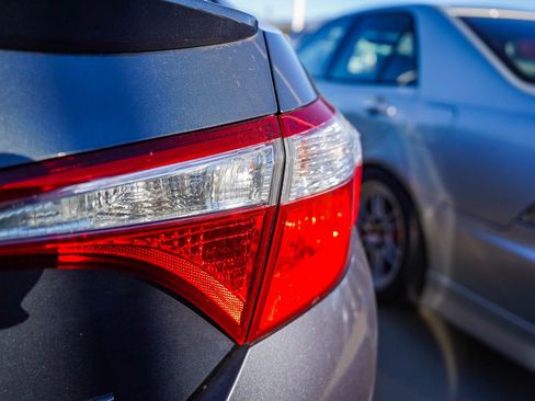 Used 2016 Toyota Corolla LE image 9