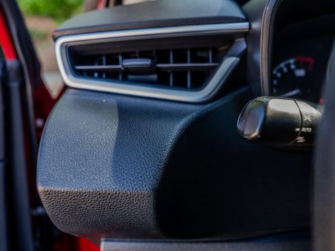 Used 2020 Toyota Corolla LE image 18