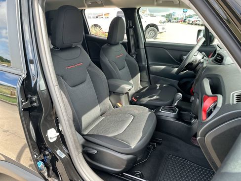 Used 2023 Jeep Renegade Trailhawk image 24