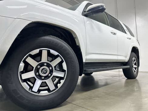 Used 2024 Toyota 4Runner TRD Off-Road AWD/4WD image 28