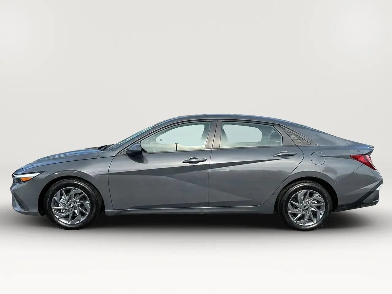 Used 2024 Hyundai Elantra SEL FWD image 4