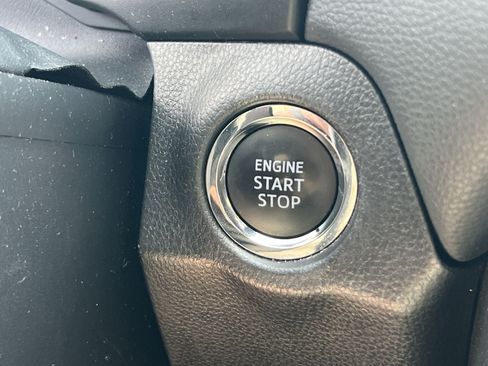 Used 2025 Toyota RAV4 XLE AWD/4WD image 29