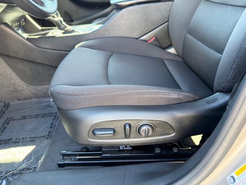 Used 2023 Chevrolet Malibu LT FWD image 25