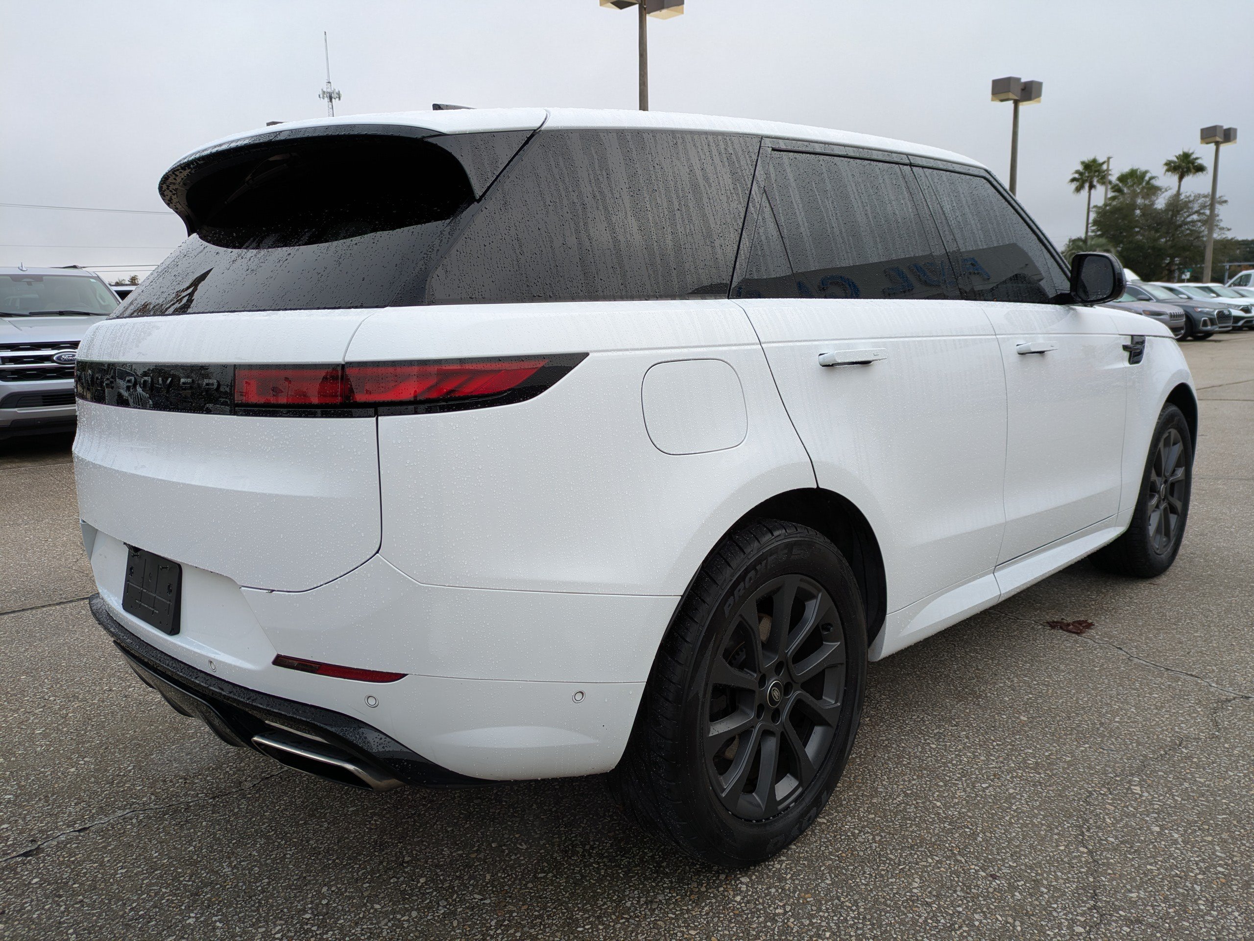 Used 2024 Land Rover Range Rover Sport Dynamic SE AWD/4WD image 4