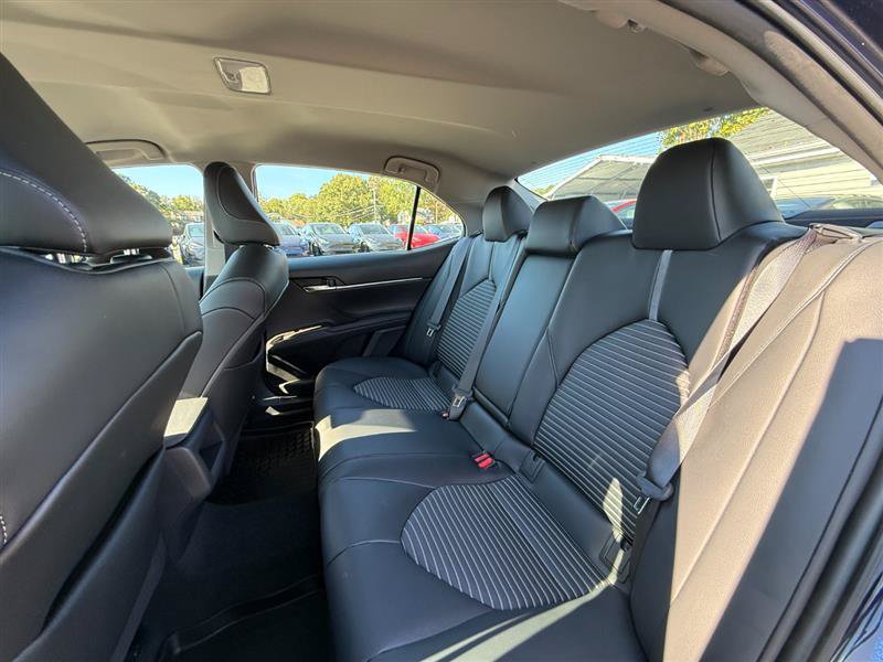 Used 2021 Toyota Camry SE w/ Cold Weather Package FWD image 16