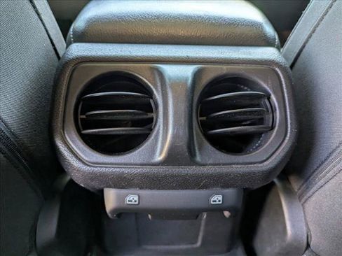 Used 2021 Jeep Wrangler Unlimited Sport AWD/4WD image 17