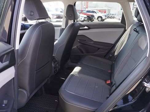 Used 2022 Volkswagen Taos SE FWD image 5