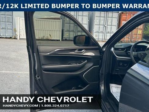 Used 2022 Jeep Grand Cherokee L Laredo image 16