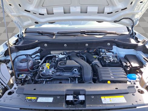 New 2025 Volkswagen Taos SE image 28