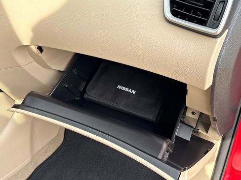 Used 2015 Nissan Rogue SL w/ SL Premium Package image 19