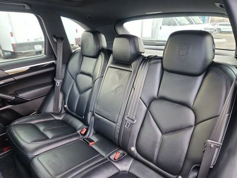 Used 2018 Porsche Cayenne Platinum Edition image 28