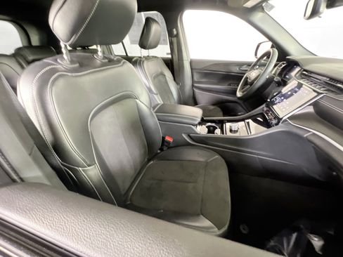 Used 2023 Jeep Grand Cherokee Altitude AWD/4WD image 27