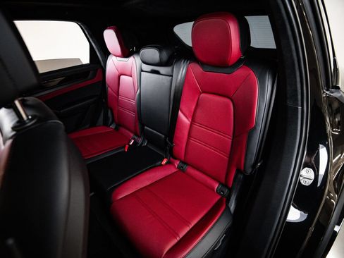 Used 2026 Porsche Cayenne GTS AWD/4WD image 24