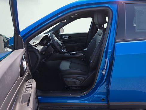 New 2026 Jeep Compass Latitude AWD/4WD image 9
