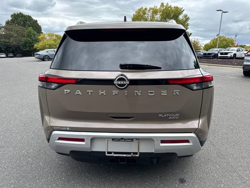 Used 2023 Nissan Pathfinder Platinum image 4