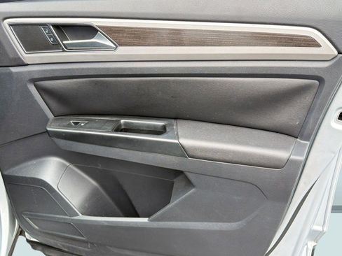 Used 2019 Volkswagen Atlas SEL FWD image 32