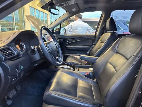 Used 2017 Honda Pilot Touring image 9