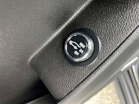 Certified 2023 Chevrolet Traverse RS image 19