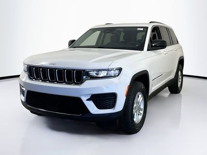 Used 2023 Jeep Grand Cherokee Laredo