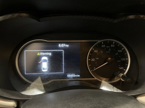 Used 2021 Nissan Versa SV image 15