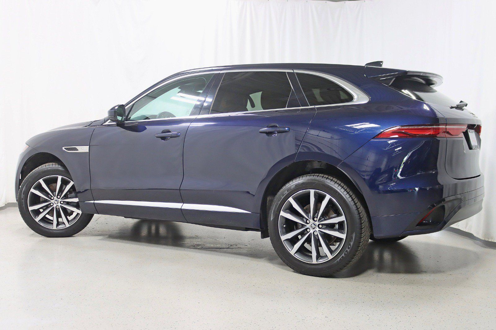 Used 2025 Jaguar F-PACE R-Dynamic S AWD/4WD image 10