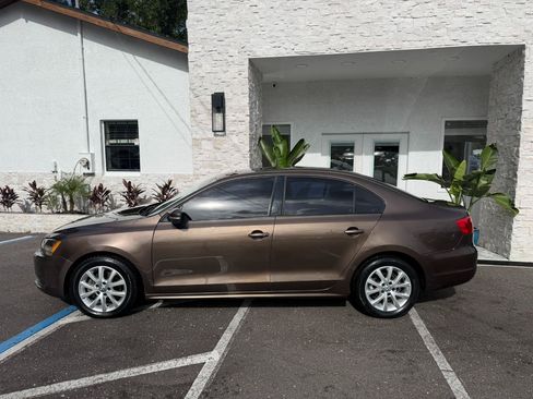 Used 2014 Volkswagen Jetta SE FWD image 2