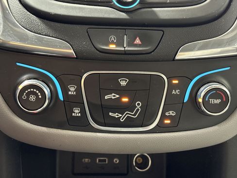 Used 2023 Chevrolet Equinox LS FWD image 22
