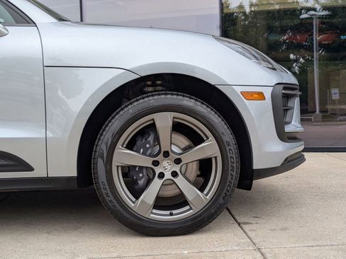 Certified 2025 Porsche Macan image 11