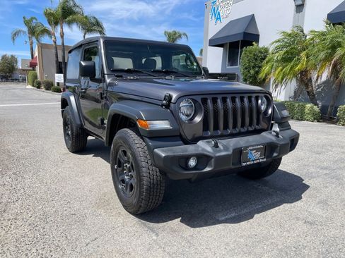 Used 2018 Jeep Wrangler Sport AWD/4WD image 3