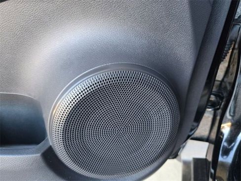 Used 2025 Nissan Kicks Play S image 17