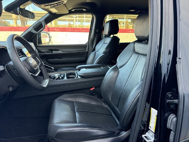 Used 2024 Jeep Wagoneer L Series II w/ Flexible Seating Group RWD image 25