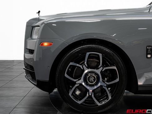 Used 2022 Rolls-Royce Cullinan Black Badge w/ Dark Exterior Package image 15
