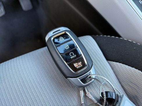 Used 2025 Hyundai Venue SEL image 24