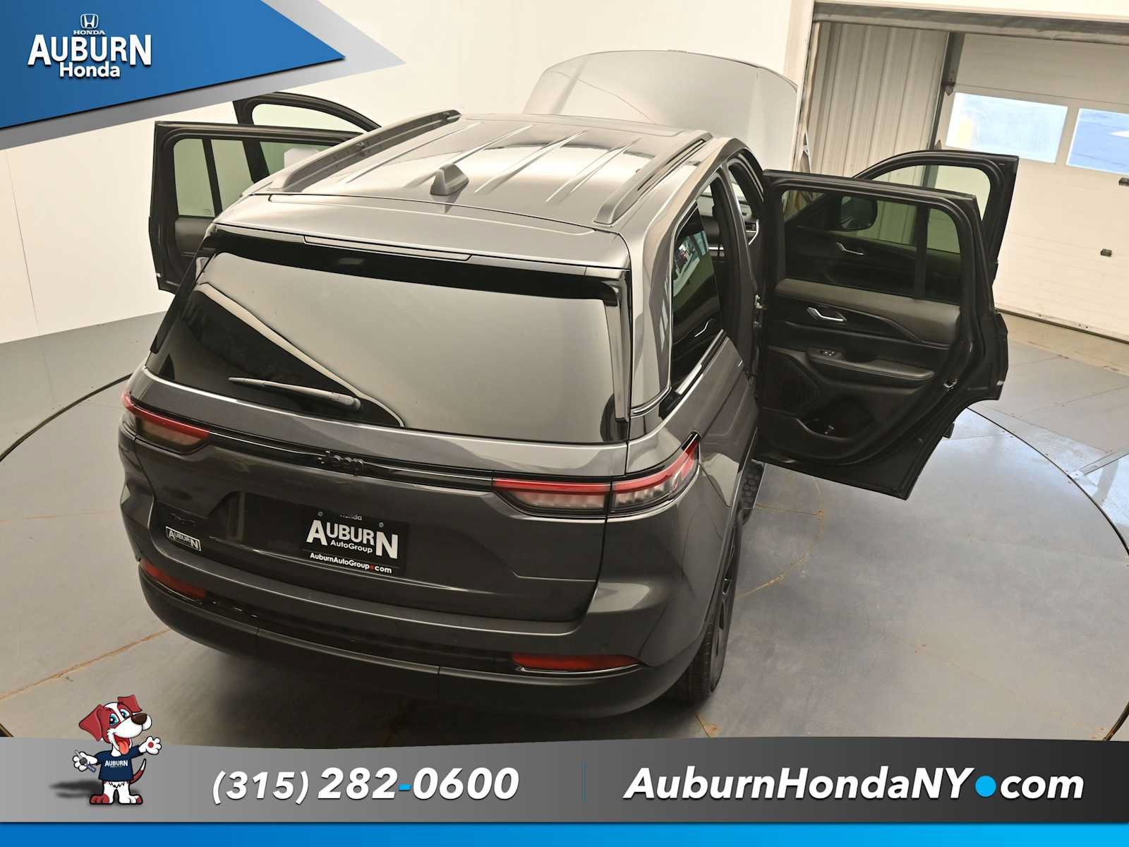 Used 2024 Jeep Grand Cherokee Altitude AWD/4WD image 39