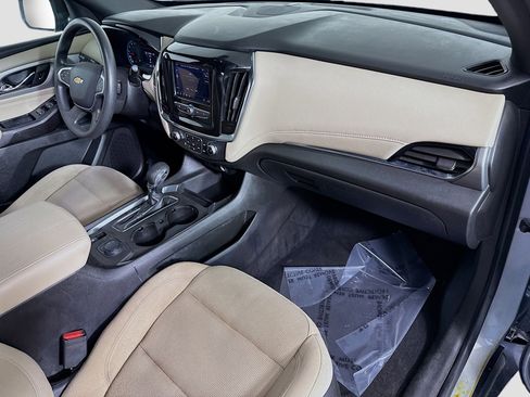 Used 2023 Chevrolet Traverse LS image 30